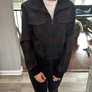 NEW WITHOUT TAGS! Liverpool Los Angeles jacket in cranberry with black.